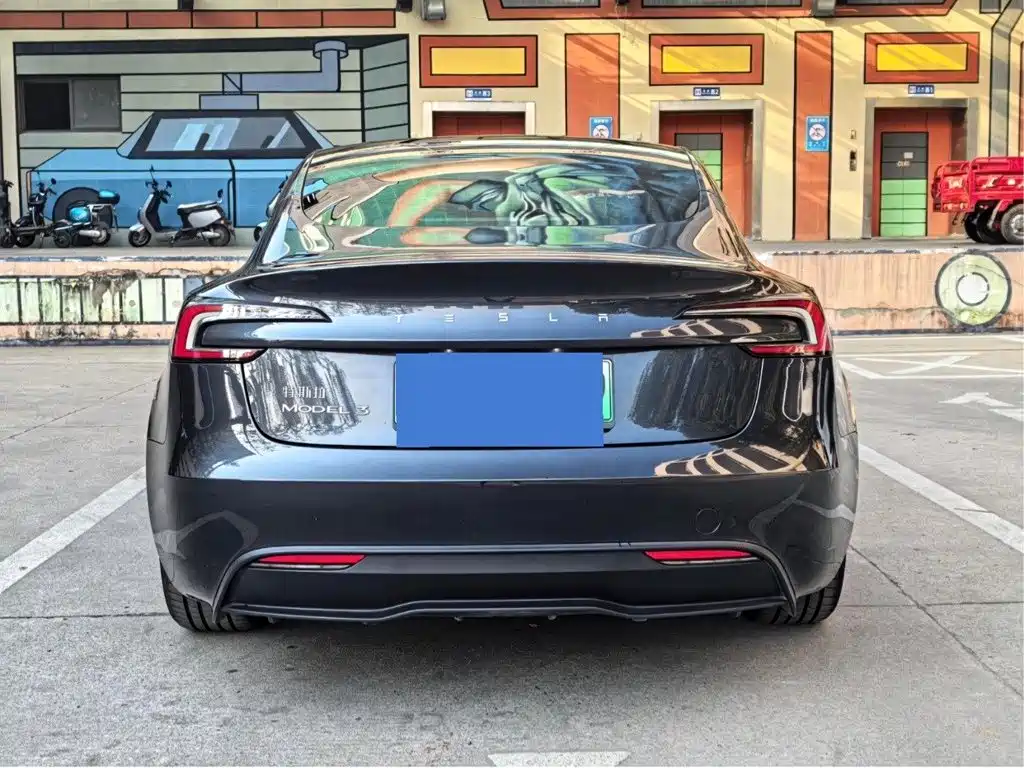 Tesla Model 3 — миниатюра 21