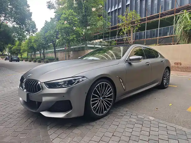 BMW 8 SERIES
