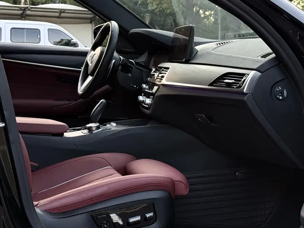 BMW 5 Series — миниатюра 9