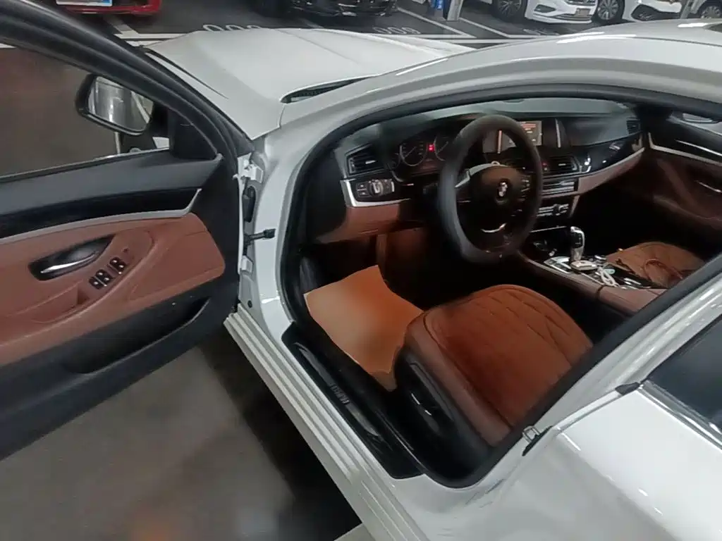 BMW 5 Series — миниатюра 16