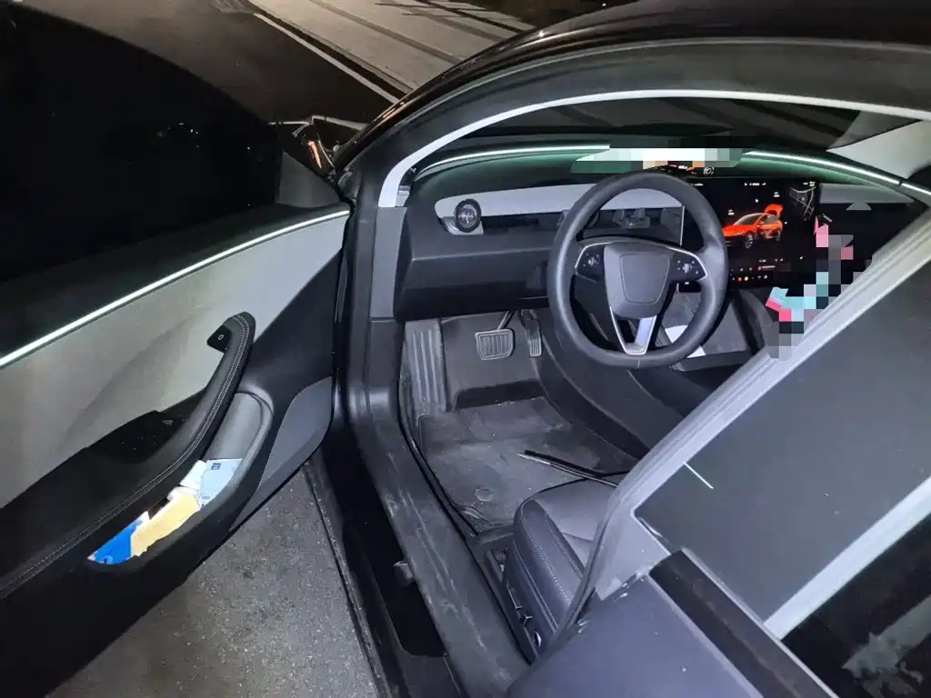 Tesla Model 3 — миниатюра 12