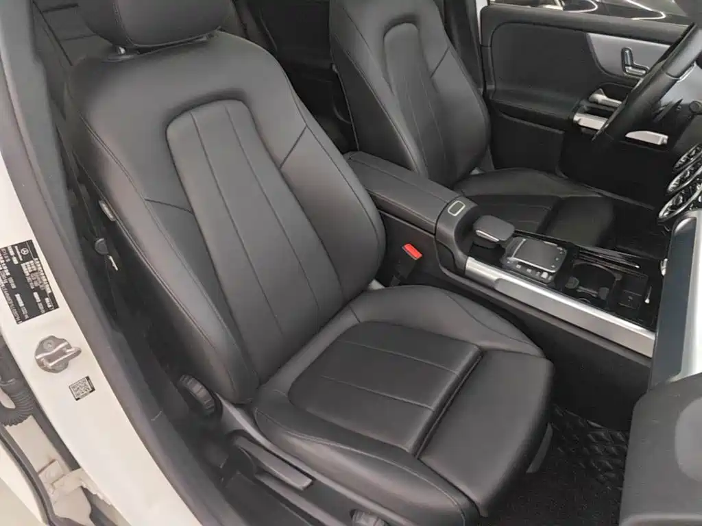 Mercedes-Benz GLB — миниатюра 25