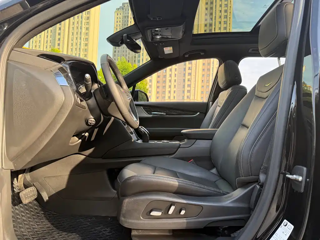 Cadillac XT6 2022 2.0T мест Luxury