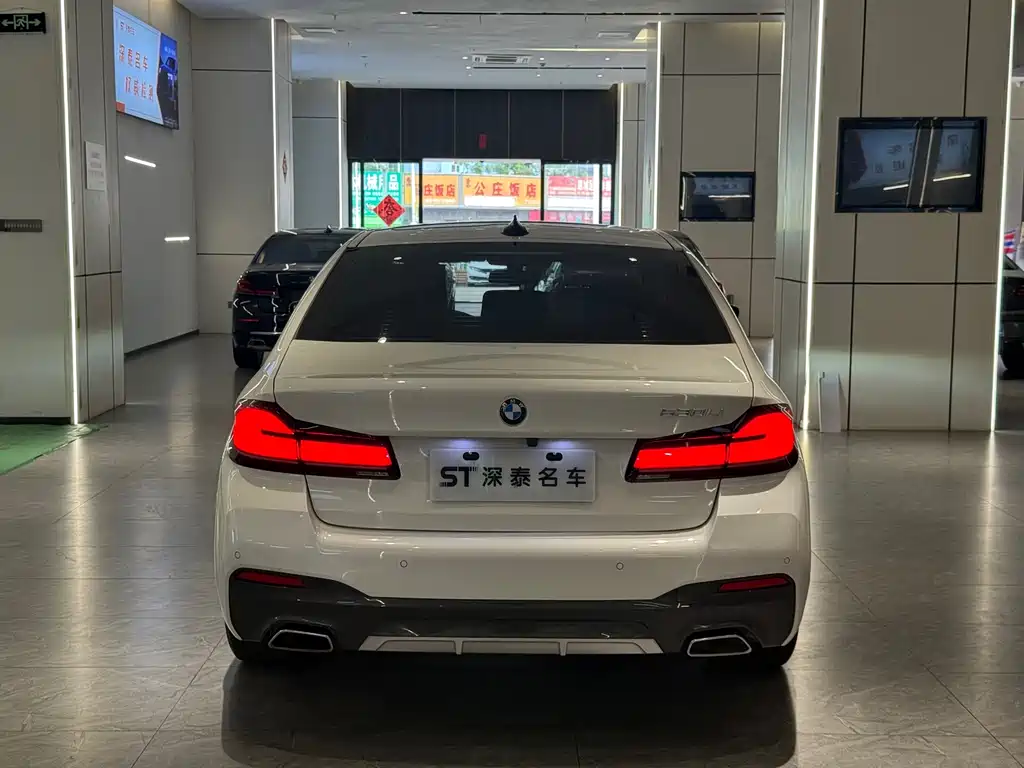 BMW 5 Series — миниатюра 9