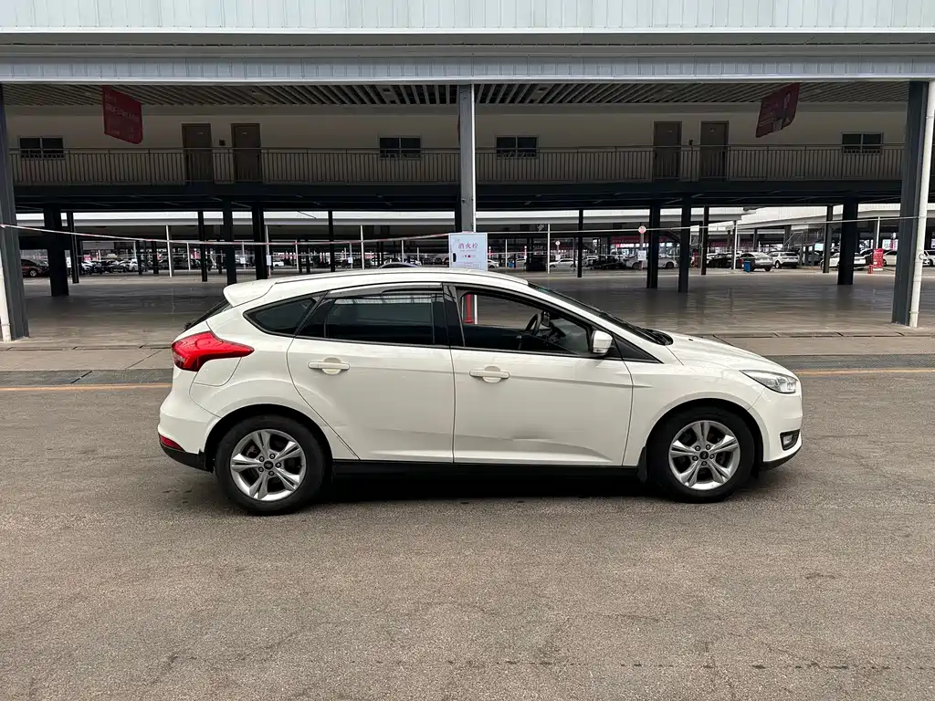 Ford Focus — миниатюра 8