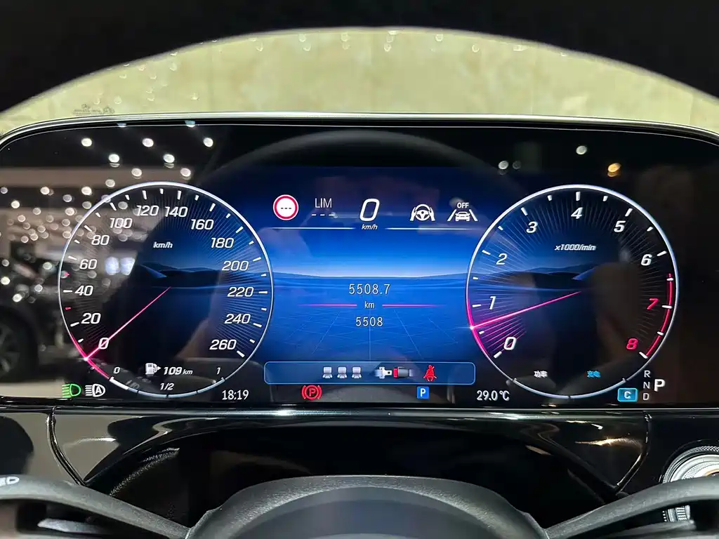 Mercedes-Benz E-Class — миниатюра 11