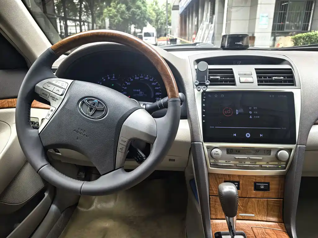 Toyota Camry — миниатюра 9