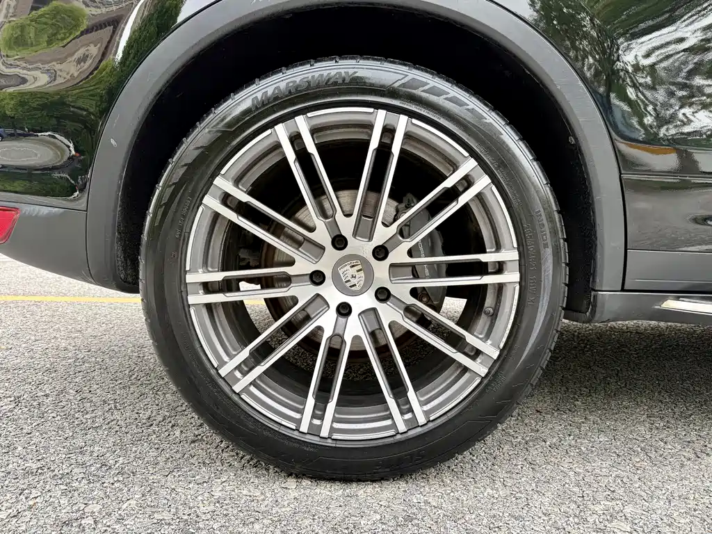 Porsche Cayenne — миниатюра 12