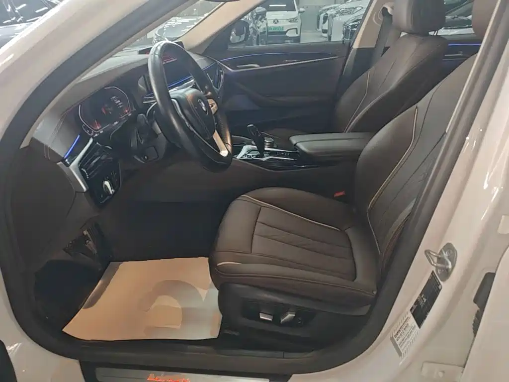 BMW 5 Series — миниатюра 15