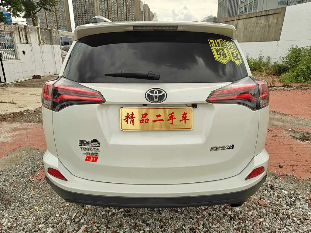 Toyota RAV4 — миниатюра 6