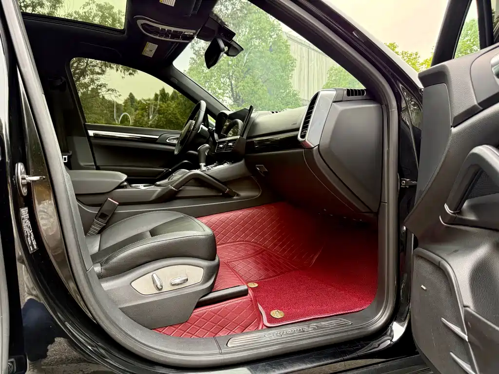 Porsche Cayenne — миниатюра 6