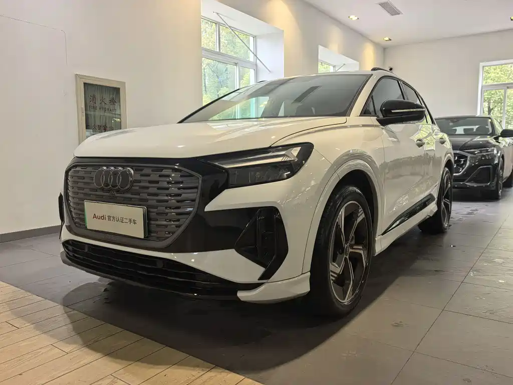 AUDI Q4 E TRON