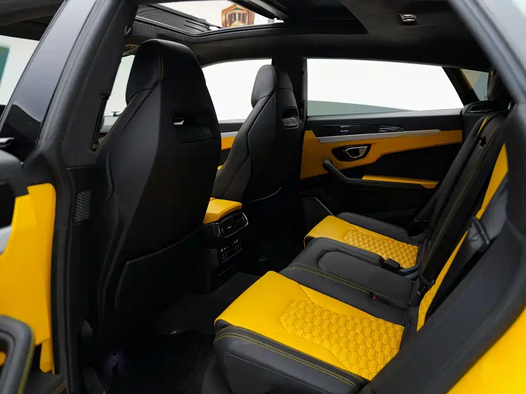 Lamborghini Urus — миниатюра 18