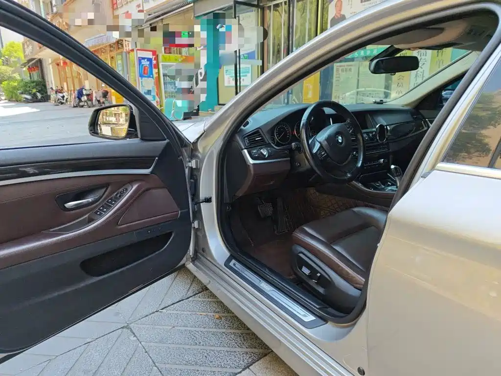 BMW 5 Series — миниатюра 12
