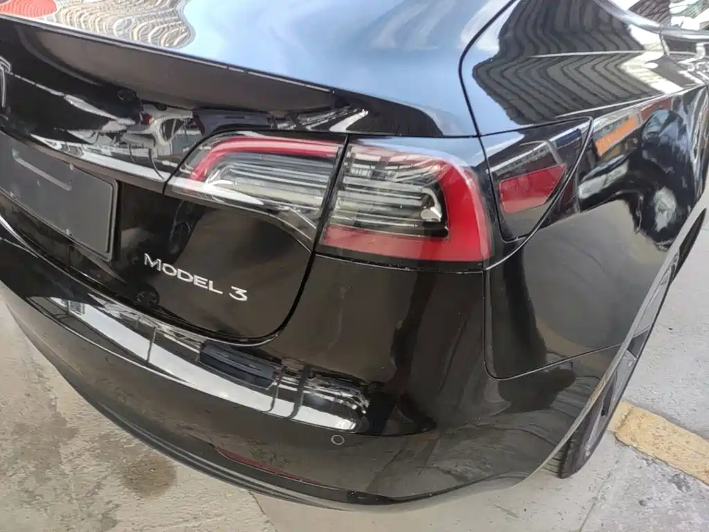 Tesla Model 3 — миниатюра 8