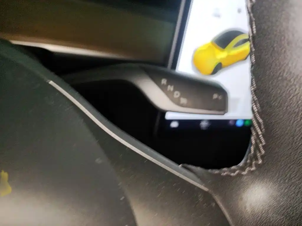 Tesla Model Y — миниатюра 7