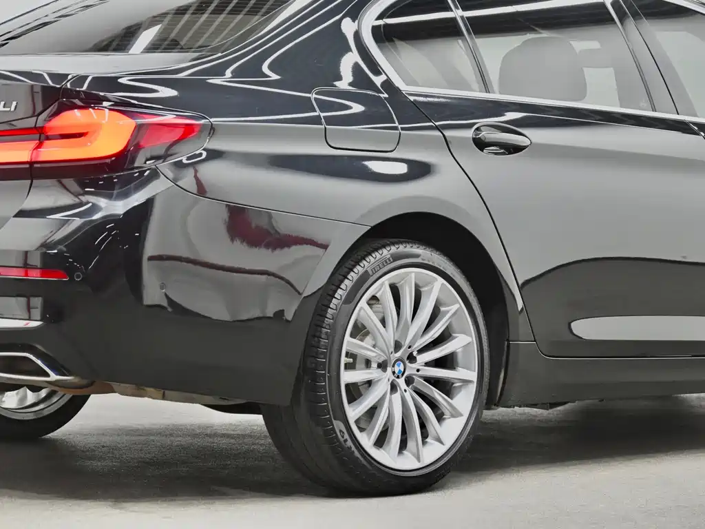 BMW 5 Series — миниатюра 32