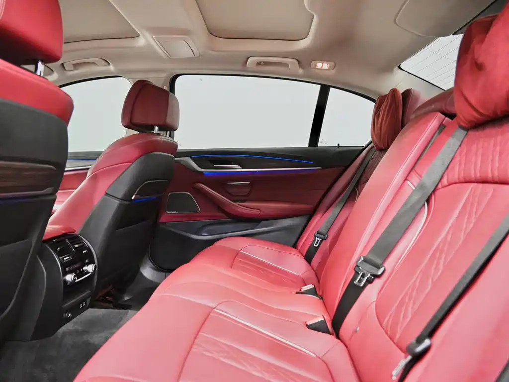 BMW 5 Series — миниатюра 8