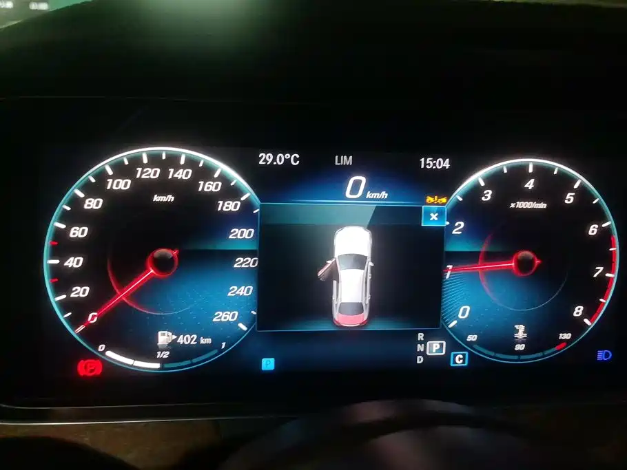 Mercedes-Benz E-Class — миниатюра 14