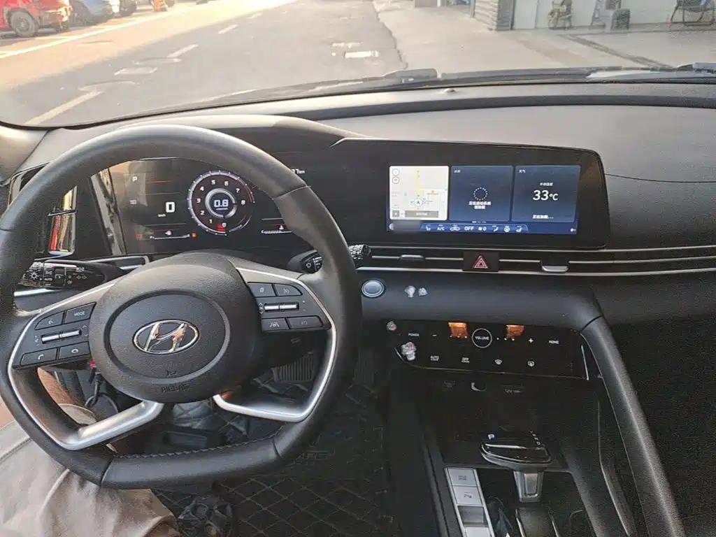 Hyundai Elantra — миниатюра 10