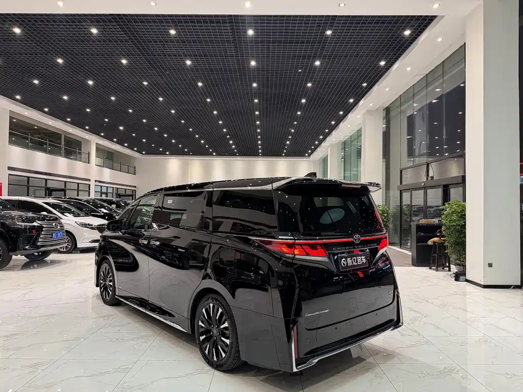 Toyota Vellfire — миниатюра 17