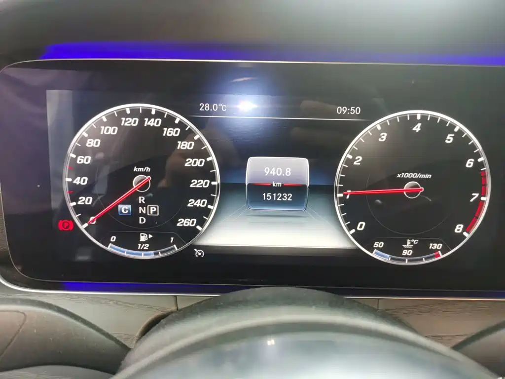 Mercedes-Benz E-Class — миниатюра 13