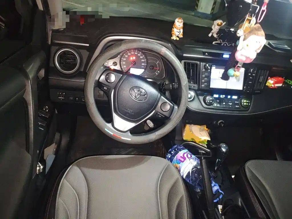 Toyota RAV4 — миниатюра 6