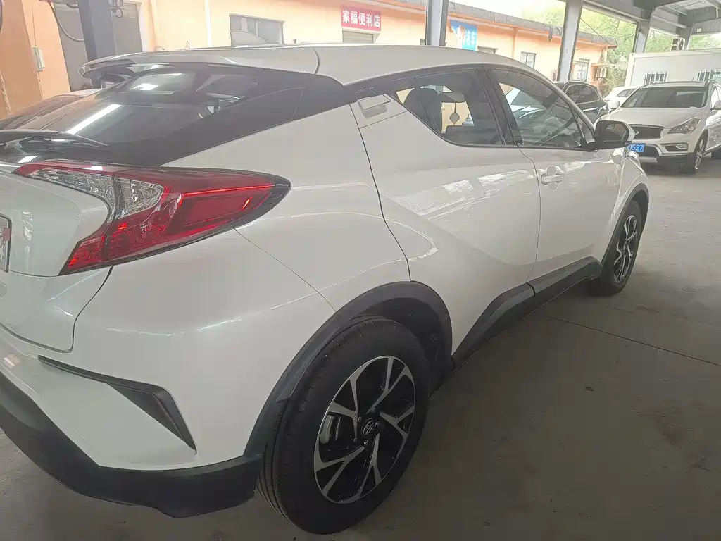 Toyota C-HR — миниатюра 12