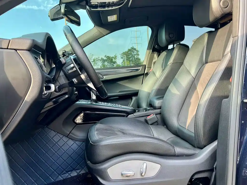 Porsche Macan — миниатюра 7