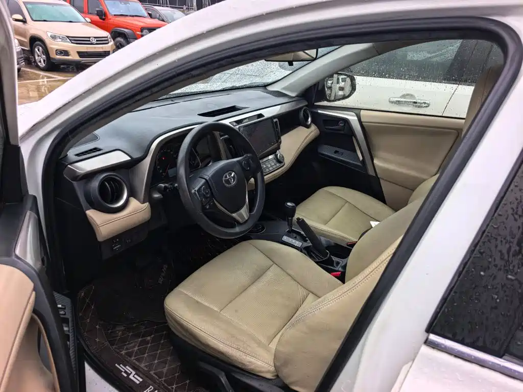 Toyota RAV4 — миниатюра 7