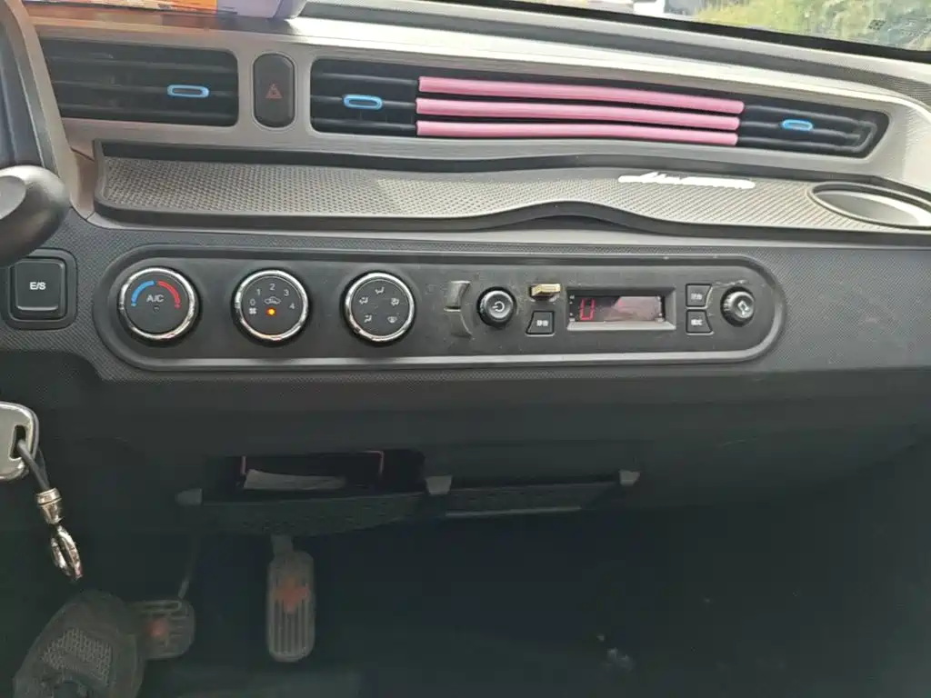 Wuling MINIEV — миниатюра 13