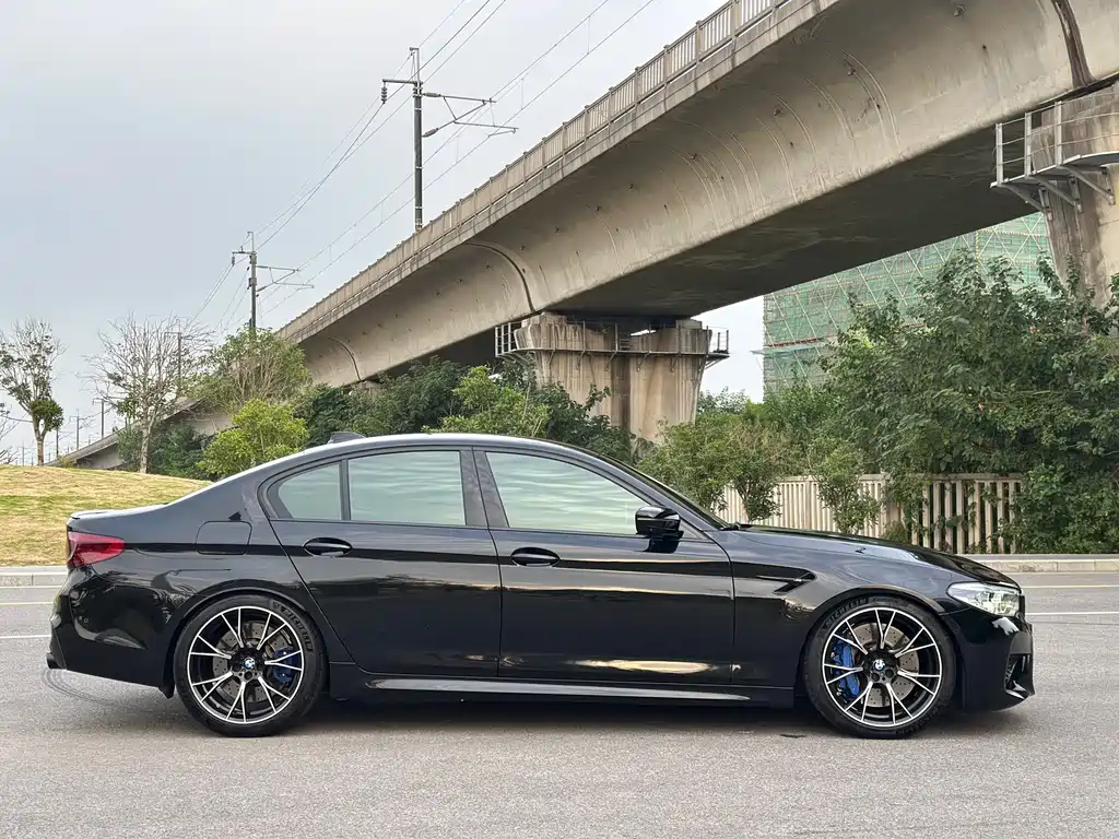 BMW M5 — миниатюра 4