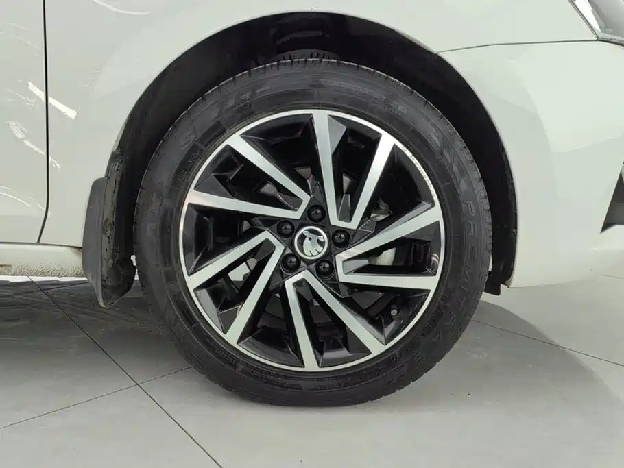 Skoda Rapid Spaceback — миниатюра 6