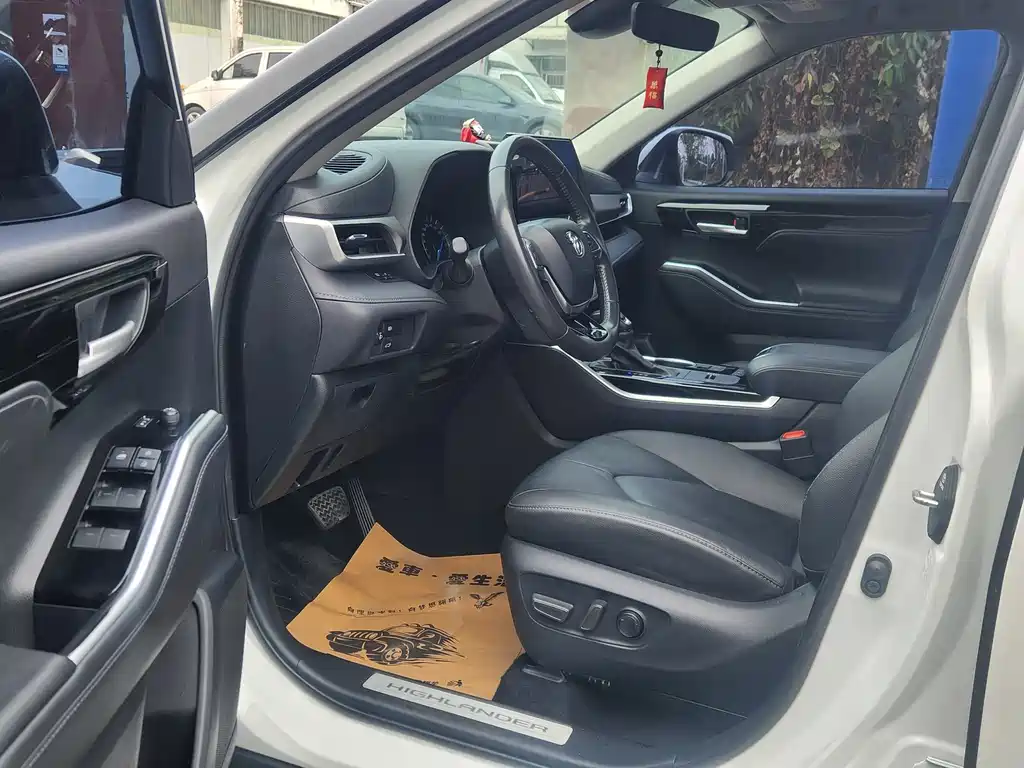 Toyota Highlander 2023 2.5L Luxury 7 мест
