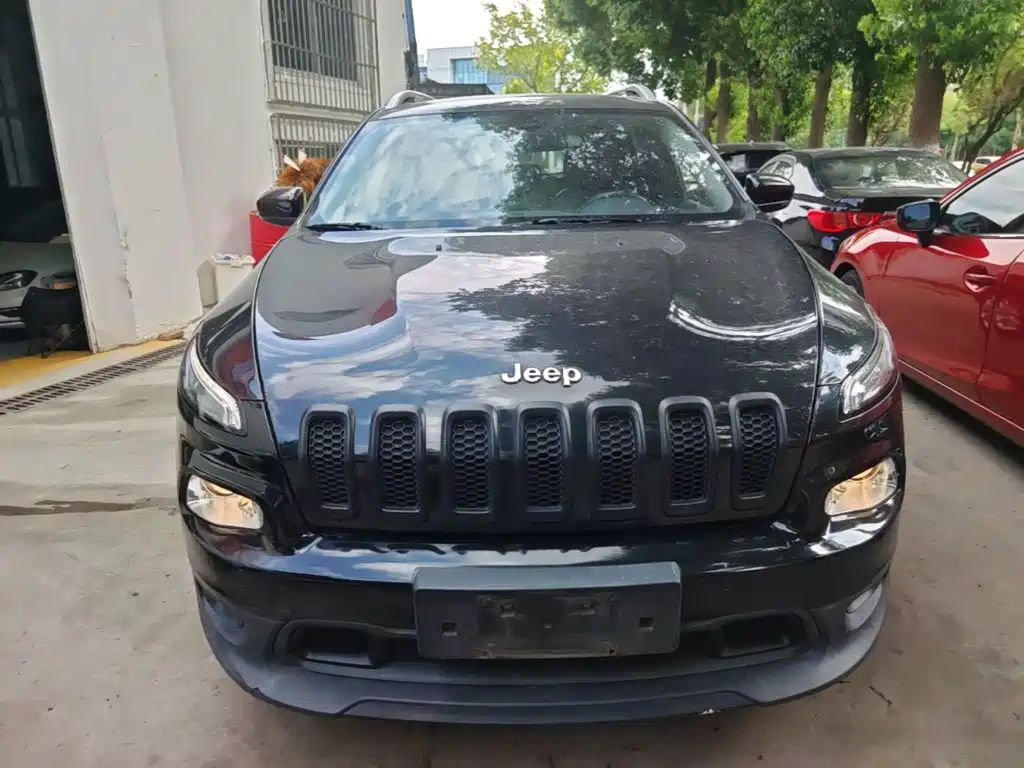 Jeep Cherokee — миниатюра 3