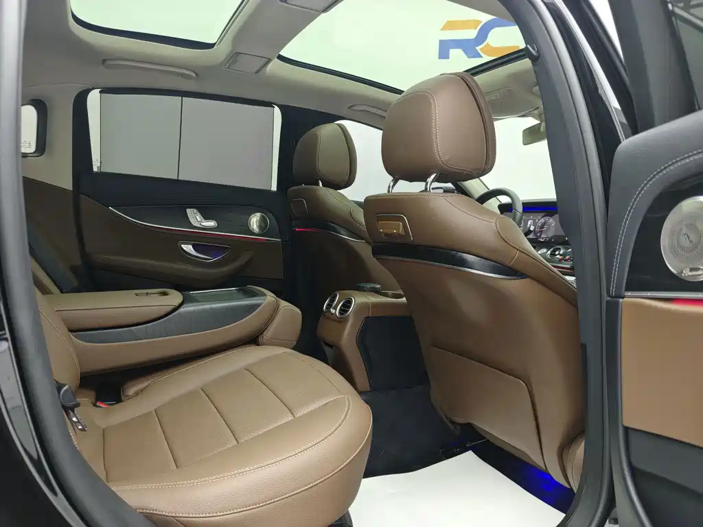 Mercedes-Benz E-Class — миниатюра 21