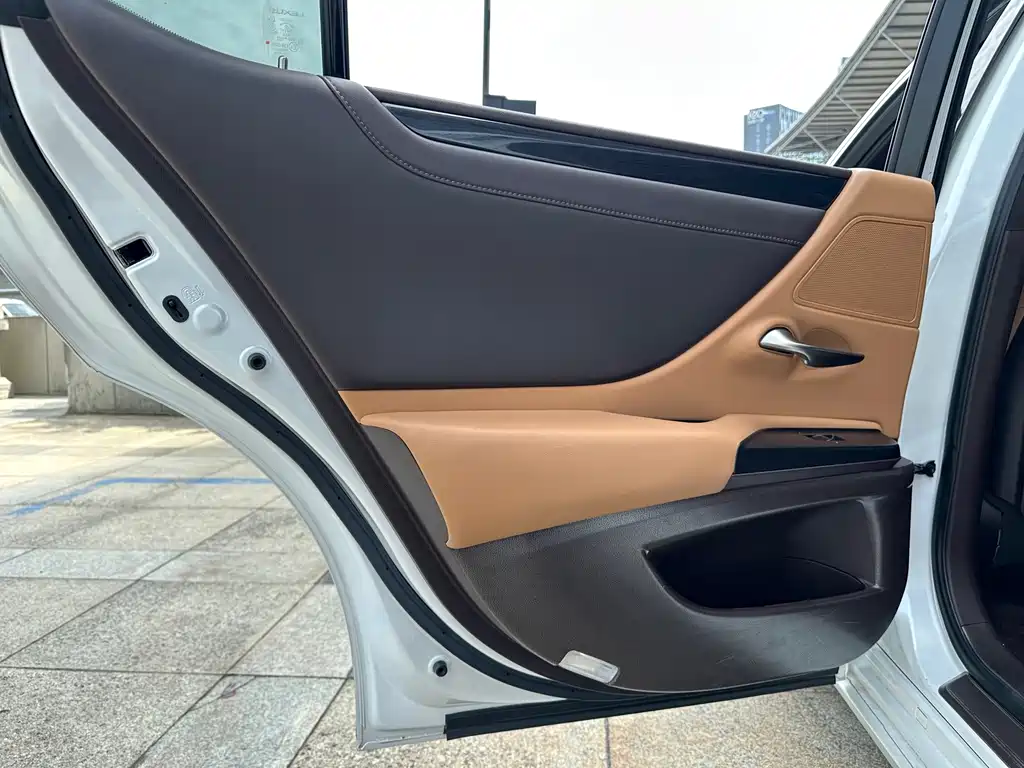 Lexus ES — миниатюра 21