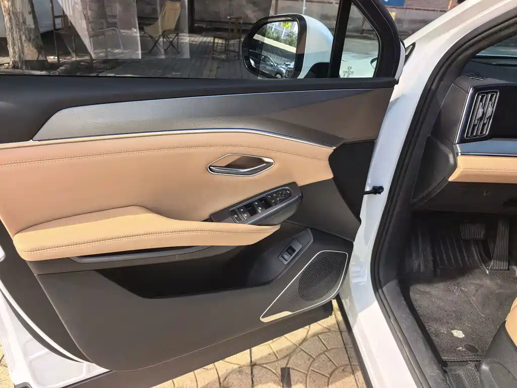 BYD L DM-i — миниатюра 8