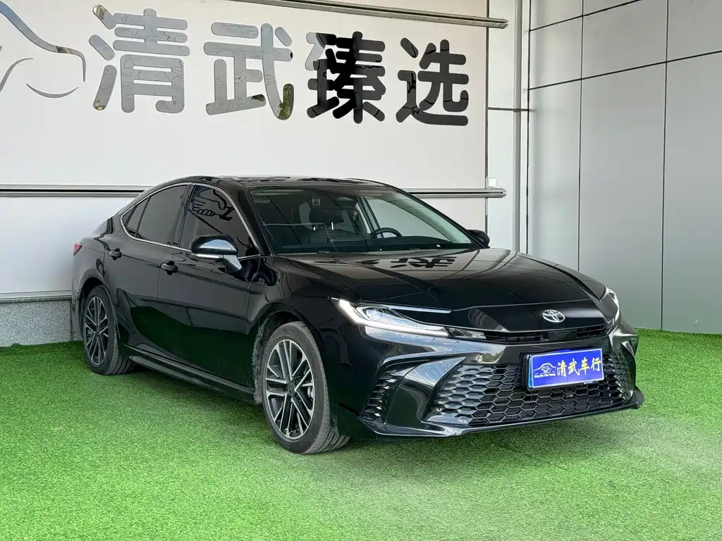 Toyota Camry — миниатюра 3