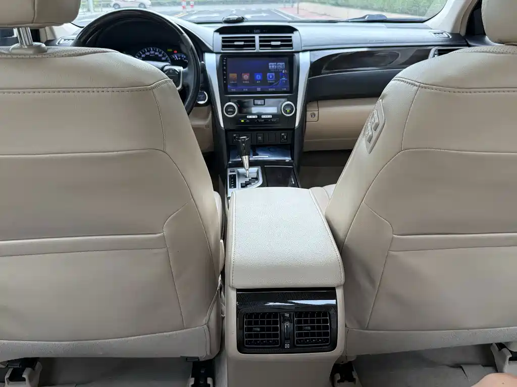 Toyota Camry — миниатюра 8