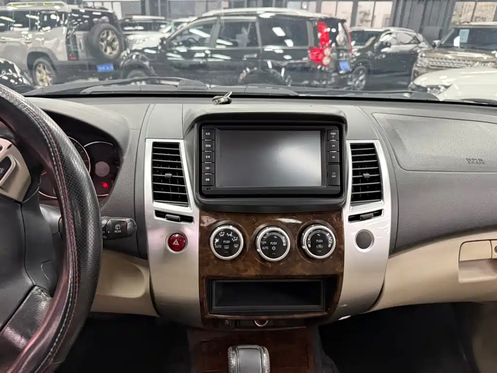 MITSUBISHI PAJERO JINCHANG