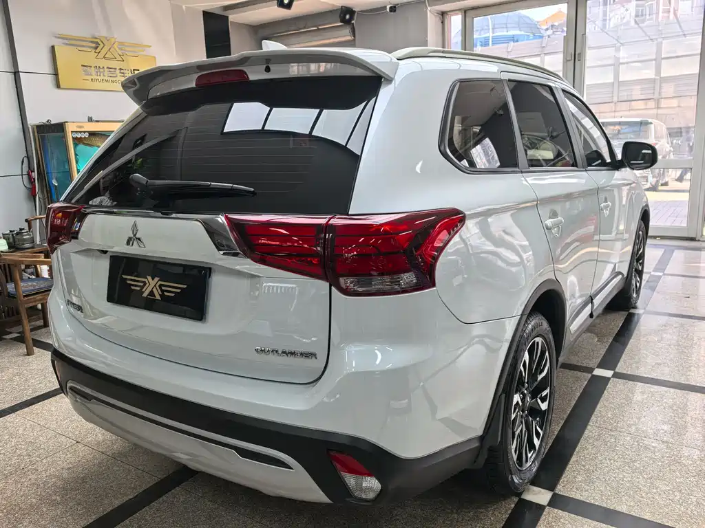 MITSUBISHI OUTLANDER