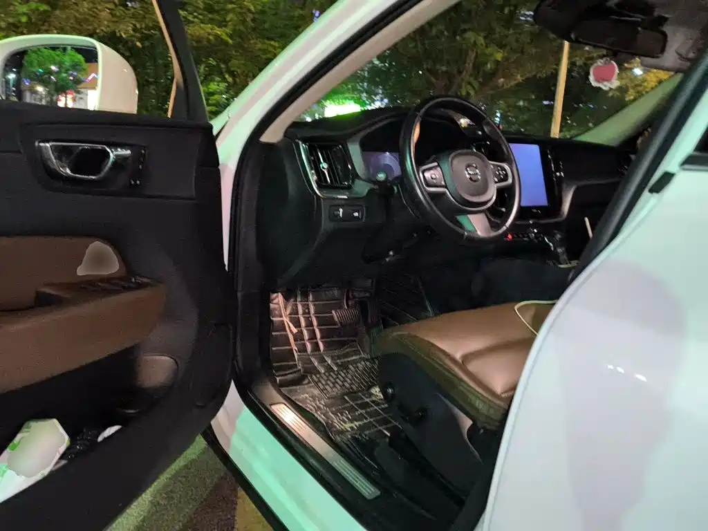 Volvo XC60 — миниатюра 12