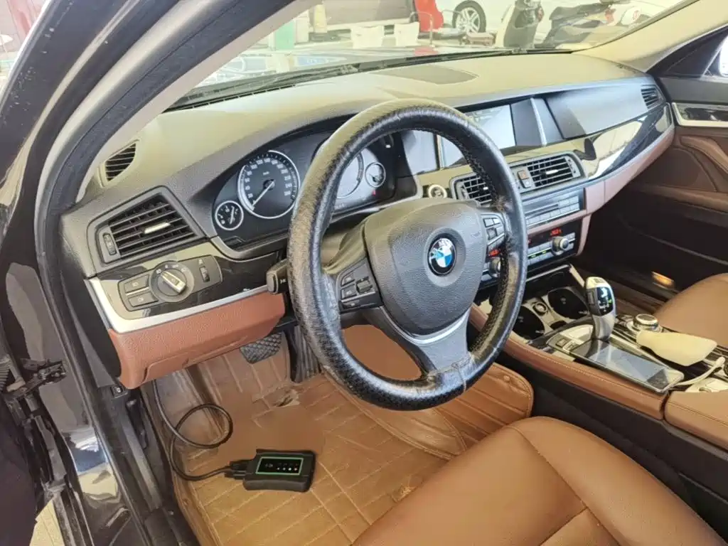 BMW 5 Series — миниатюра 10