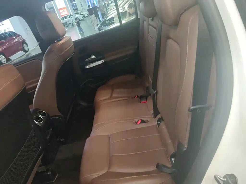 Mercedes-Benz GLB — миниатюра 17