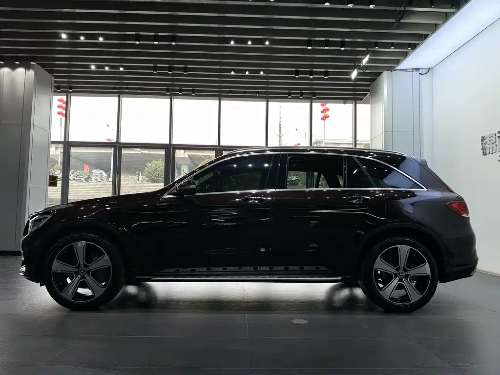MERCEDES-BENZ GLC