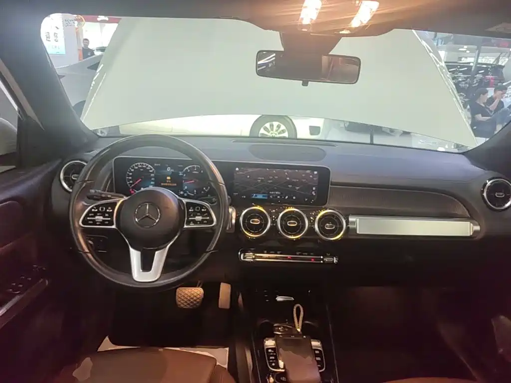 Mercedes-Benz GLB — миниатюра 10