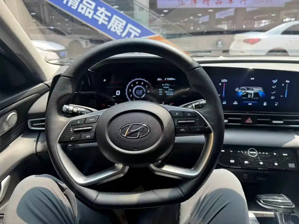 Hyundai Elantra — миниатюра 13