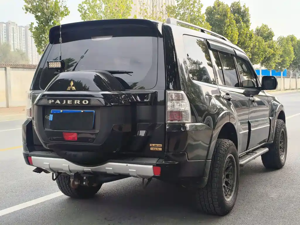 Mitsubishi Pajero (Import) — миниатюра 17