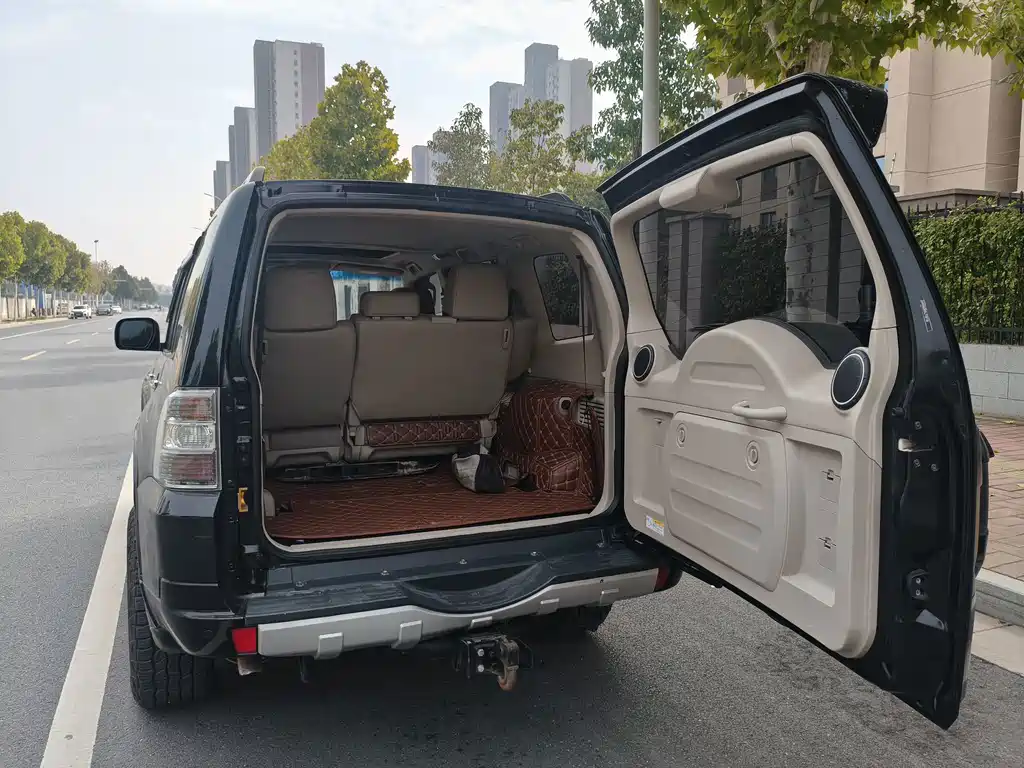 Mitsubishi Pajero (Import) — миниатюра 14
